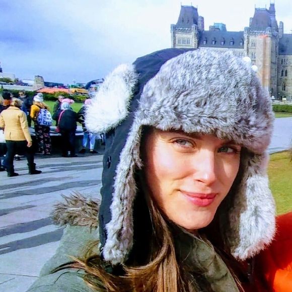 Meet your Posher, Tiffany - Picture 1 of 1